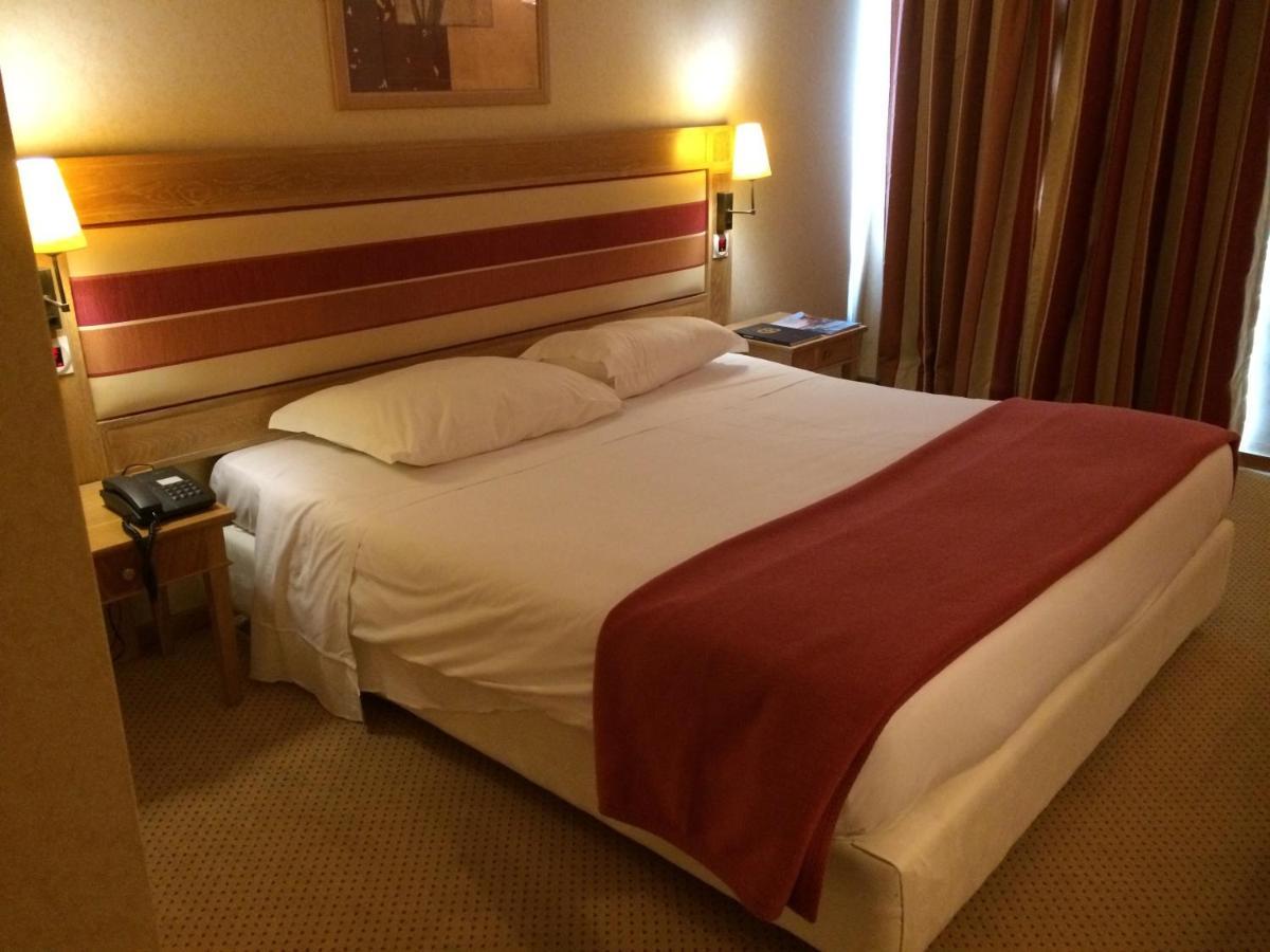 Riviera Hotel Каркавелос Екстериор снимка